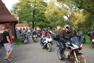 Policjanci śląskiego garnizonu podczas spotkania z motocyklistami