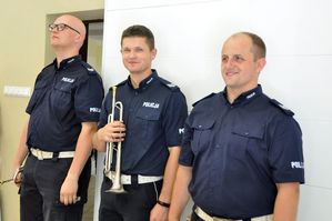 mundurowi z orkiestry policyjnej