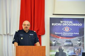 Komendant Wojewódzki Policji w Katowicach podczas przemówienia