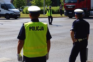  policjanci podczas konkurencji z kierowania ruchem