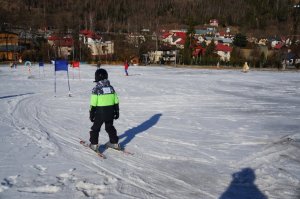zawodnik na trasie slalomu
